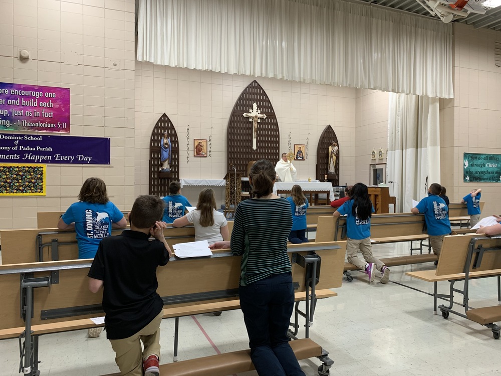 4th Grade Attends Eucharistic Adoration