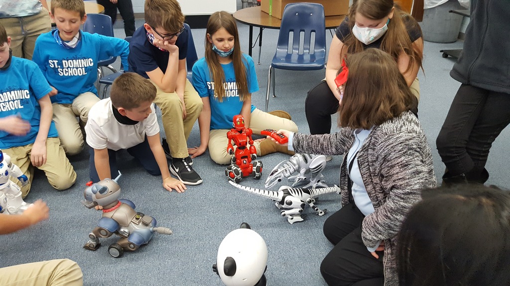5th graders with Amelia's robots